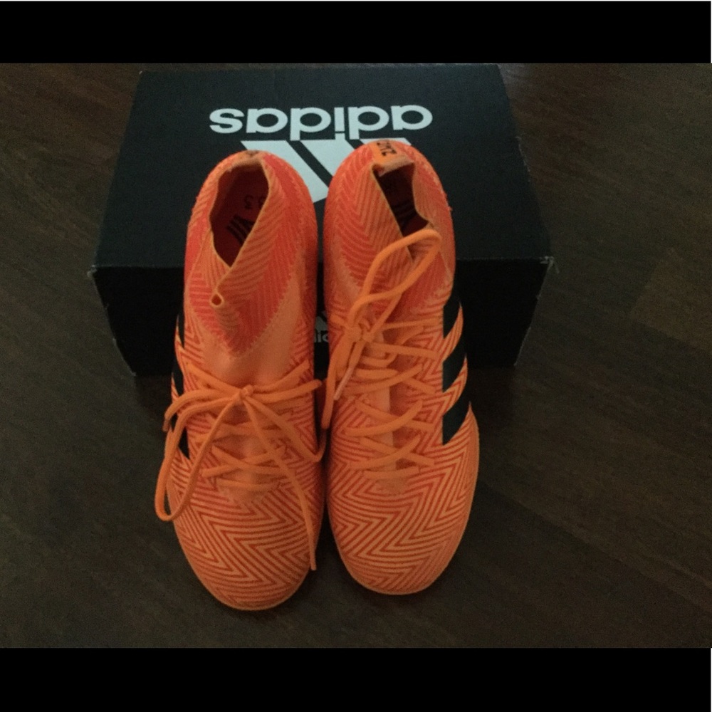 Adidas orange Messi indoor soccer shoes size 7 men